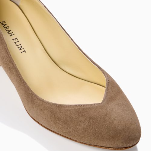 24 10 21 SF PERFECT ALMOND PUMP 30 TAUPE SUEDE 04